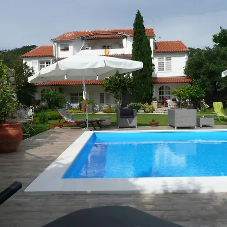 Two-bedroom In Rab Xv Apartment *