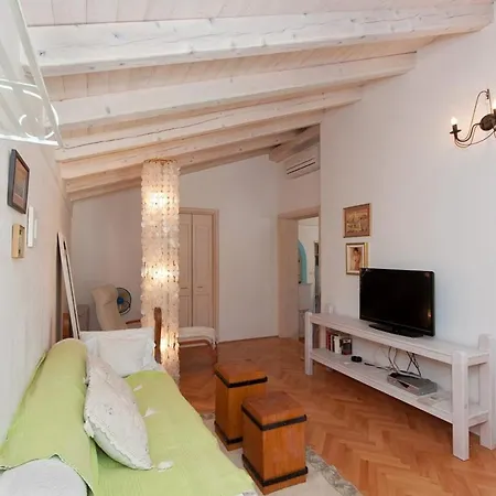 Two-bedroom In Rab Xv Barbat na Rabu