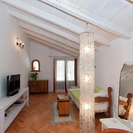 Two-bedroom In Rab Xv Apartment *